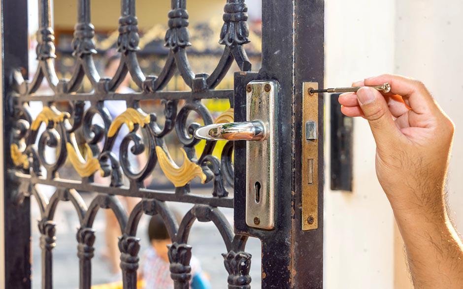 ouverture de porte coincée Maisons-Laffitte
